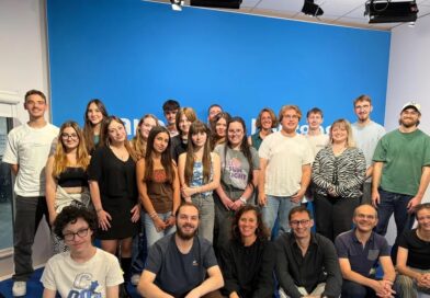 Groupe d'élèves et partenaires médias, ainsi qu'enseignants du projet Classe d'ICI 2025
